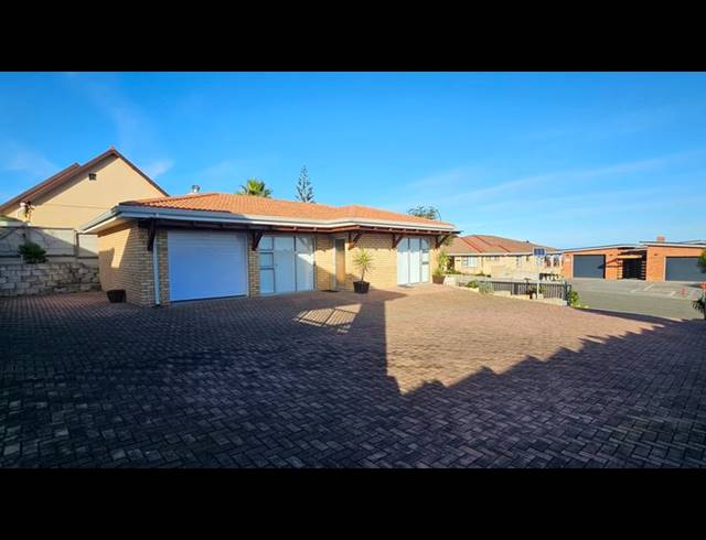 6 BEDROOM HOUSE FOR SALE IN DANA BAY